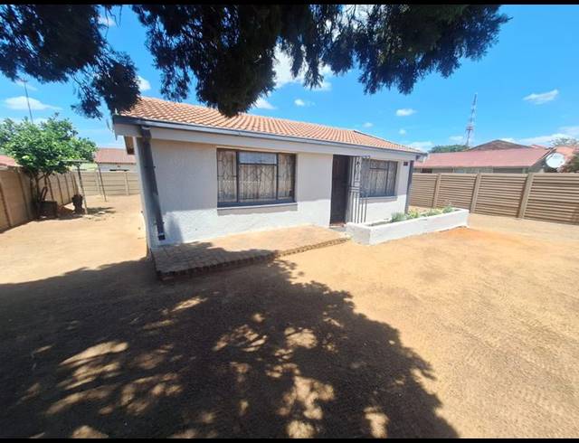 2 BEDROOM HOUSE FOR SALE IN MABOPANE UNIT B